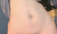 人间尤鹿 网红脸蜜桃臀大屁股，掰开粉红穴，道具自慰插穴淫水渗出，蝴蝶粉嫩多汁