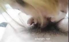 18岁非常嫩高颜值越南妹子和男友啪啪，毛毛浓密特写口口上位骑乘扭动屁股非常诱人