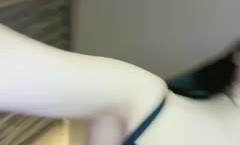 极品轻熟女瑞瑞也玩套路表，性感比基尼勾引狼友，上帝俯视角特写蝴蝶逼