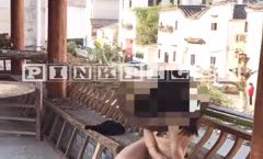 唯美MV风格露出达人萍萍系列第3部旅游景区内的无限挑逗