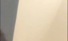 刚开苞没多久的清纯水嫩美女前几天刚被男友操过又被带到酒店进屋就扒掉奶罩吃咪咪,无毛小鲍鱼干的捂着嘴叫!
