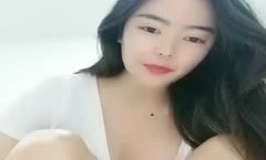 颜值不错妹子【雨绮】跳蛋自慰，毛毛浓密近距离特写粉逼拉扯呻吟娇喘，很是诱惑喜欢不要错过