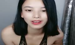 披肩发高挑妹子露脸黑网袜性感身材和大屌男友调情露脸口交，啪啪战白虎