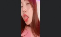 《网红私拍✅泄密》千元私人定制斗鱼陪玩女神UP主颜值身材天花板【小猫】坚挺巨乳掰逼紫薇水声响亮淫语挑逗~撸点很高