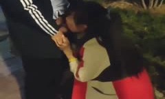街头口口，还有行人路过啊，真特么刺激