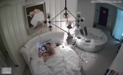 白皙性感的漂亮美女和自称很厉害的大叔酒店约啪