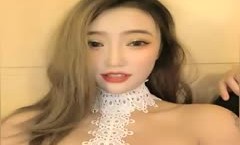妖艳妹子【人间水蜜桃】和闺蜜一起玩双飞，大黑牛震动口口上位骑乘猛操，很是诱惑喜欢不要错过