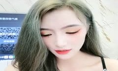 【人间水蜜桃】2男3女群P啪啪，一前一后骑乘抽擦大黑牛震动搞完再自慰，很是诱惑喜欢不要错过
