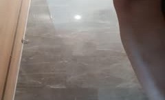 颜值不错红唇墨镜妹子厕所自慰露奶露逼厕所跳蛋塞逼尿尿无毛诱人很是诱惑喜欢不要错过