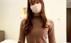 【无修正】某地区的城镇姑娘，现在在护士学校上学的护士学生，将巨根插入小阴道中取出