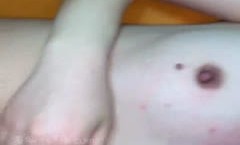 真实原创大神用催情葯把妈和姐都给肏了~想不到一拍即合还配合穿上情趣搞-又一次用药后戴震动环把姐姐操到了高潮