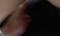透过门缝看少妇洗澡大鸡巴怎么受得了，等少妇出来揉她奶子裤子都不脱掏出鸡巴就开干，无套抽插浪荡呻吟