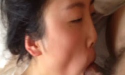 云盘泄密-爱穿丁字裤的性感黑丝美女和网友偷情啪啪,被大鸡巴彻底征服想怎么玩都可以,颜值高,操操长得真不错!