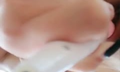 真大胆 网红脸性感美女和男友体验刺激到乡下花生地里露天啪啪 旁边还个老头在干农活 又在乡下厕所里肏逼!