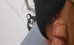 漂亮美眉 啊啊 太大了 被巨吊深喉啪啪 简单粗暴 爽的不要不要的 射满一鲍鱼