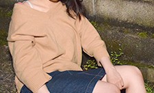 我带着睡在路边的女儿回酒店。小岛光