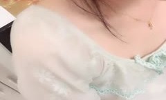颜值妹子三杯酒下肚，吃吃喝喝就开始脱光光随意玩弄，后入白嫩大屁股洗澡全过程