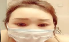 白皙皮肤口罩少妇浴室洗澡秀大奶子非常诱人小露操操大白屁股很是诱惑喜欢不要错过