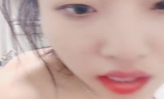 甜美大学生风骚好姐妹，双女百合全程露脸大秀直播诱惑狼友，揉奶玩逼看特写，抱在一起舌吻好骚，精彩又刺激
