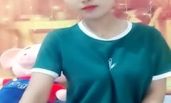 丸子头漂亮美女主播尺度小秀奶子形状很漂亮揉奶搜首弄姿很是诱人