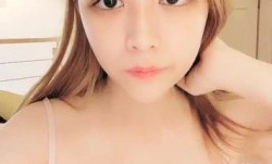 高颜值黄发兔女郎妹子全裸诱惑 扭动身材慢慢脱掉揉奶自摸逼逼非常诱人!