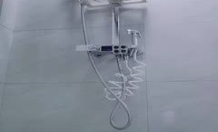 《疯狂抖音》美新娘5 美女喝高了洒酒疯耍的点大当街脱光光摆pose还跟jc动手(10)