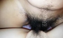 无套内射刚被开苞的学生妹第一次不彻底还操出了血好嫩的逼