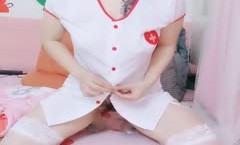 36岁的魅惑英语老师，这欲求不满的熟女年龄，穿上护士制服，秒变打针女郎，燃燃烈火自慰发骚，谁能抗住！