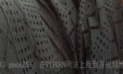 穿裙子最适合野战，配合淫秽的对话，真是绝妙