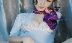 少妇控要阵亡的节奏啊，射精9分颜值的美少妇，一双修长的大白腿，极品尤物，下面居然是粉的 而且还很紧