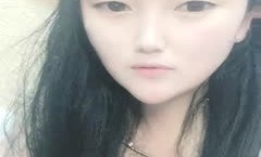 非常干净粉嫩白虎萝莉萌妹露操诱惑，姐妹掰特写摸几下就流水非常诱人