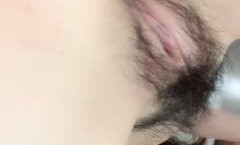 巨乳长发女神给男闺蜜聊天，衣服一脱光就开始给自己自慰毛毛很多特写私处也不黑