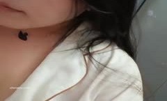 B2301【兔兔小护士】，真实三甲医院，刚毕业的小护士~~ ~~！~✨✨✨-~厕所撒尿，馒头逼