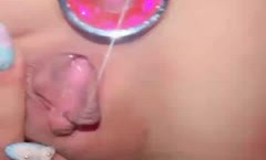年轻小妹粉嫩的酮体诱人的呻吟，无毛白虎逼性感诱惑诱惑，肛塞菊花特写逼逼淫水直流，精彩不要错过呻吟可射