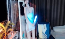 《疯狂抖音》万元定制网易CC颜值热舞主播极品反差婊【欣彤】金主定制~又美又骚露点艳舞挑逗各种高潮脸(17)