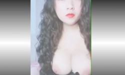 巨乳小姐姐自慰告诉你什么叫有容奶大