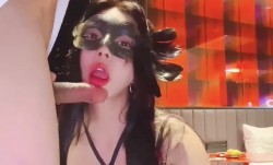 爱丝袜的Vivian姐_中国风内衣酒店内后入最后口爆