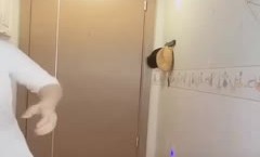 最新流出❤️《疯狂抖音》颜值反差婊美女倒立露奶子