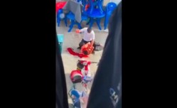 发生什么事头都打爆了..