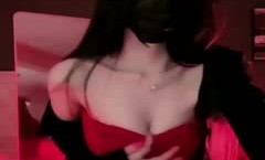 《疯狂抖音》美新娘5 美女喝高了洒酒疯耍的点大当街脱光光摆pose还跟jc动手(8)