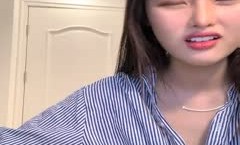 2020.2.16【小咪鸭】逗操小美女，聊天风趣幽默，整个线条优美，麦色肌肤健康光滑，咪咪漂亮又嫩，情商高会聊天