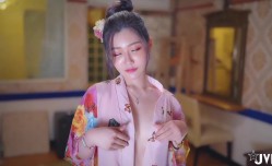 日系風情櫻花妹裡面什麼都沒穿