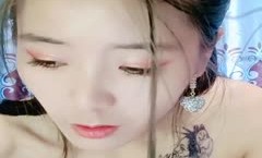 性格好颜值高的尤物骚货，一身黑丝情趣内衣全裸丁字裤跳蛋自慰，能操一炮可能很爽