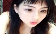 19岁的童颜巨乳大眼小可爱
