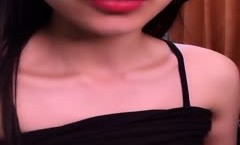 颜值不错新人美女主播穿着开档丝袜 收费直播秀 震动棒激情自慰 十分诱人
