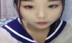 长得很是清纯漂亮又可爱的萌妹子直播小秀换脸几套衣服年纪小还是有点害羞