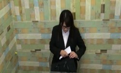 EIKI-092_B とんでもなくエロい恵体をスーツの下に隠している！地味