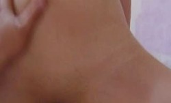 骚女把下面的毛都剃干净了，一直上位，屁股被拍的都是手掌印