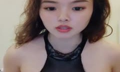成都小妹妹，童颜巨乳吊钟奶子，蝴蝶逼连体黑网，微型小坦克勾引朗油们