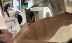 大神坑妹子女人坑女人系列！宿舍、出租房、浴室偸拍各种小姐姐洗香香换衣~很难得绝对哇噻(new)_ (4)